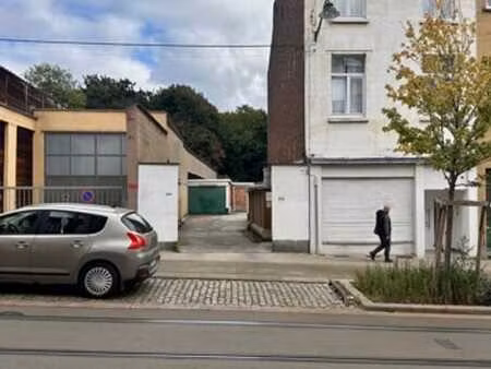 ensemble de 23 box de garages