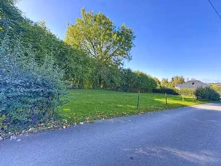 terrain de 9a 30ca disposant d'une longueur à rue de 53m