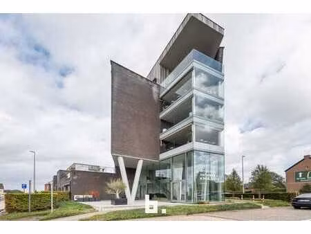 bureau avec vue prêt à l'emploi