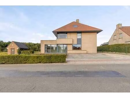 polyvalente kantoorruimte met 3 slaapkamer appartement te...