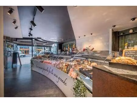commerce horeca loué situé à la lippenslaan 163 rendement 5