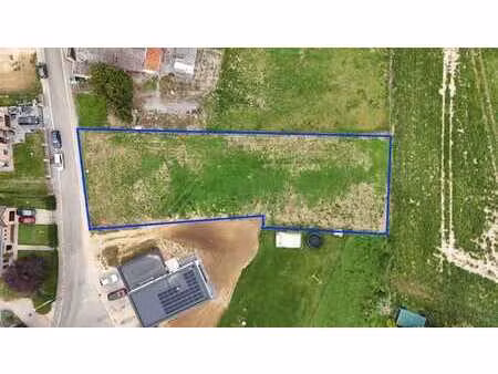 terrain constructible - crisnee - 1.673m2 - calme