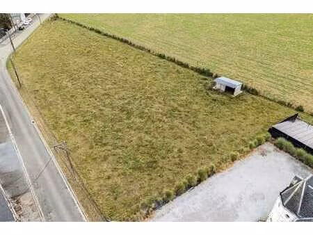 beau terrain à bâtir de 46 ares - 155 mètres de façade!