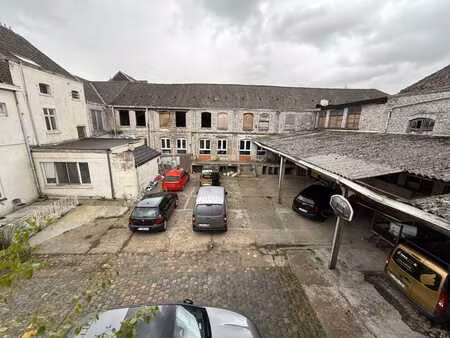 vaste immeuble (bureaux + entrepot)