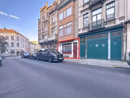 local commercial pratique et bien situé à etterbeek