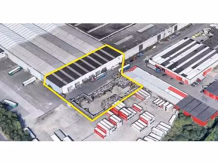 entrepôt de +/-3.000 m² + terrain de +/- 2.000 m²