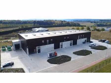 ensemble mixte de 595m² avec quai de chargement