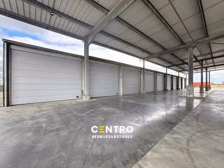 instapklare opslagruimte (250m2) met 2 hoge  automatische...