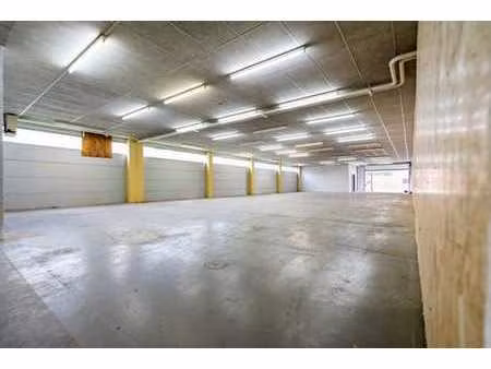 bureau avec parking et entrepot 400 m²