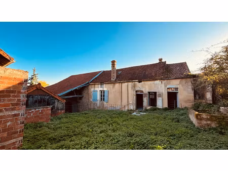 ancien corps de ferme à renover avec dépendances et jardin de 447 m2 au prix de 58 000 € f