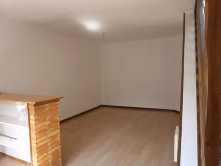 location appartement 3 pièces 47 m² à saint-quentin (02100)  555 €