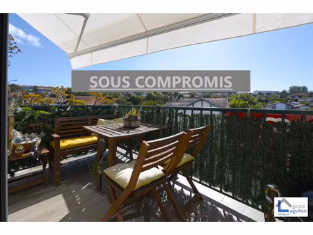 grand 2 pieces de 45m2 carrez/ 63m2 au sol avec parking