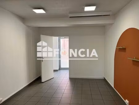 location - local commercial - 30 m² - 4 860 €/an hc ht -