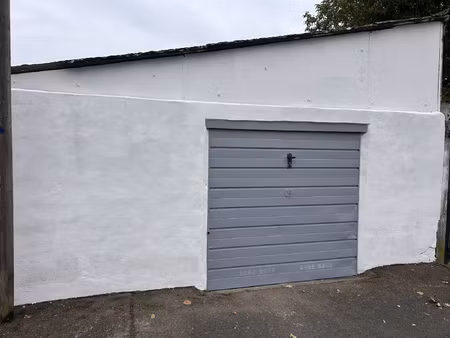 garage individuel sur terrain clos