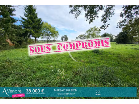 terrain 869m²