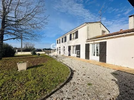 maison à vendre à saint estèphe - référence 1972