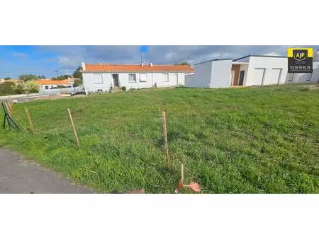 vente terrain au fenouiller (85800) : à vendre / 582m² le fenouiller