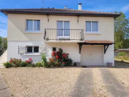 location meublée maison 4 pièces 90 m² à chabris (36210)  860 €