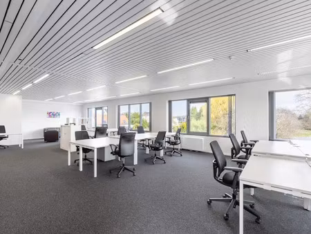 location meublée locaux professionnels 100 m² à bourges (18000)  3 276 €