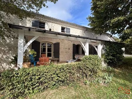 charmante maison en pierre avec dépendance et piscine