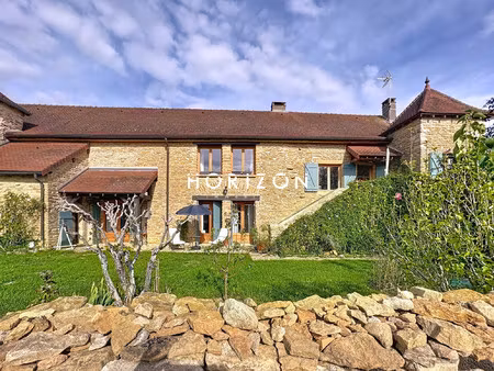 pr cluny: maison en pierre