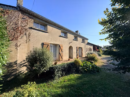maison avec dépendances et grand terrain