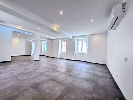 vente jolie maison rénovée avec goût de 94.77 m² comprenant 3 chambres au coeur de mayet (