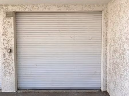 part loue grand garage de plain-pied aux plaines