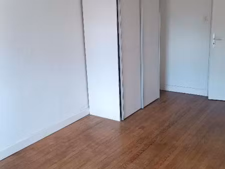 chambre 4 pièces 15 m²