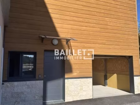 mougins  loue un bureau avec garage attenant