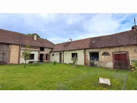 situé dans un hameau calme  ancien corps de ferme rénové en