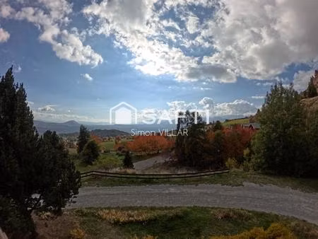 studio très fonctionnel avec un balcon et une vue