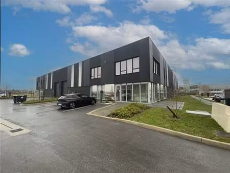 location local d'activités avelin 684 m²