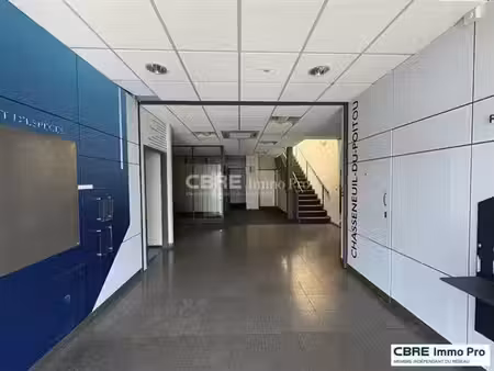 location commerce chasseneuil du poitou 84 m²
