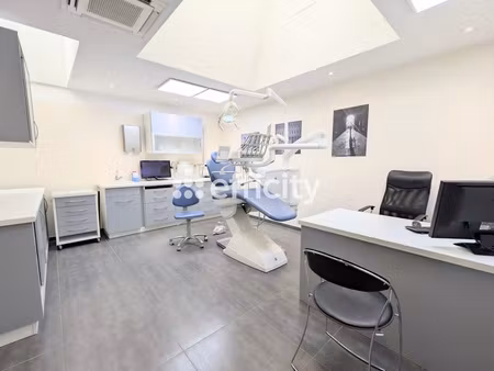 local commercial 6 pièces - 137 m²