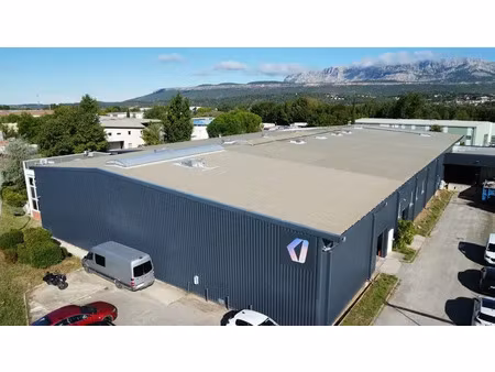 location - entrepôt - 855 m² - rousset
