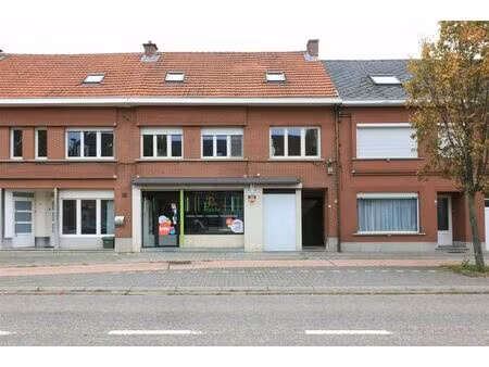 winkelruimte en (huur)appartement met aparte ingang