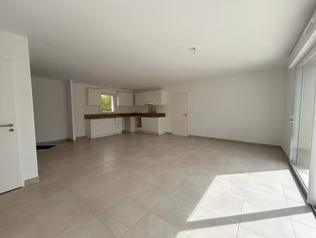location maison 4 pièces 86 m² à saint-martial-de-vitaterne (17500)