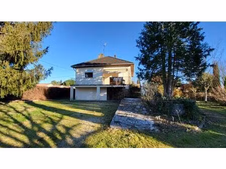 proche mussidan maison sur sous sol total 8 pièces sur parcelle de plus de 2781 m²