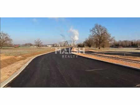 terrains viabilisés et prêts à bâtir - roanne - a vendre - 14 2 hectares divisibles à part