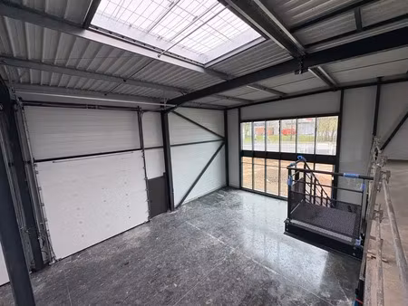 locaux d'activités avec bureaux aménagés