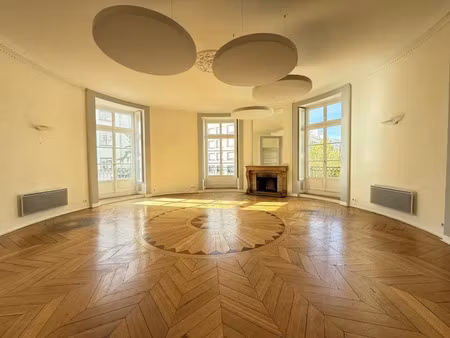 bureaux de standing à louer 195 m2 divisible nantes