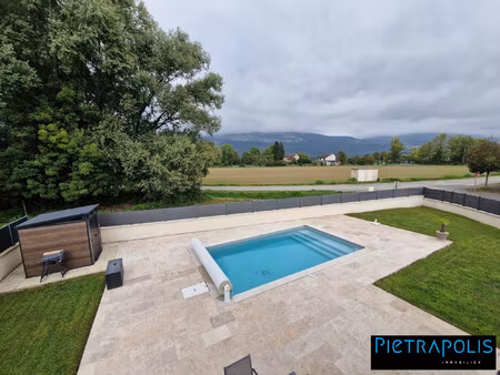 prox cremieu  maison avec piscine