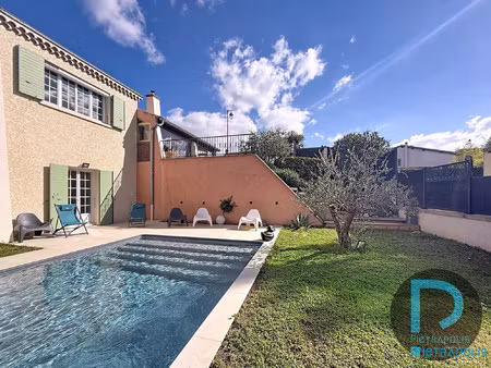 villa de 183m² avec piscine sur une parcelle de terrain de 932m