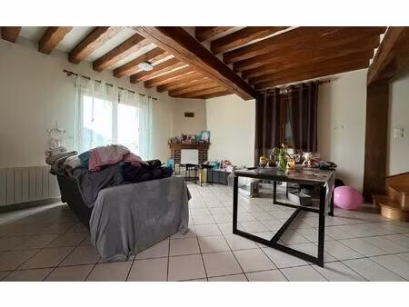 location maison  m² t-3 à marcilly-la-campagne  830 €