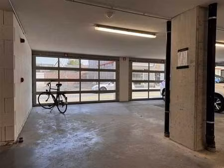 overdekte staanplaats op gunstige ligging