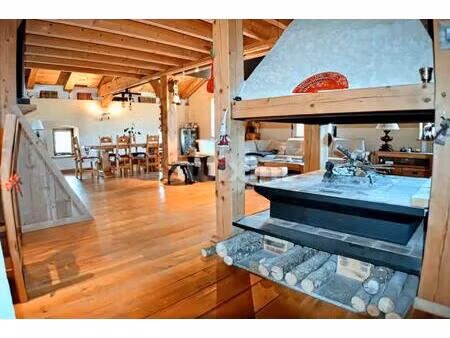 ancienne ferme rénovée  spacieuse avec jacuzzi et piscine aux rousses