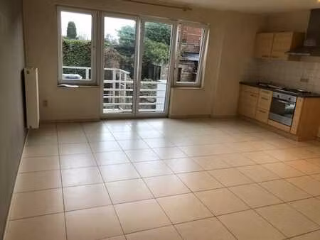 a louer studio 1er étage avec vue sur jardin