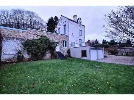 superbe maison 3 façades de caractère.