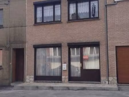 ensemble immobilier comprenant une maison et un appartement